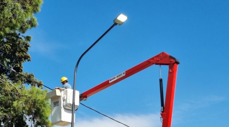 En Rojas: Conectan nuevas luminarias Led en Barrio Ramos