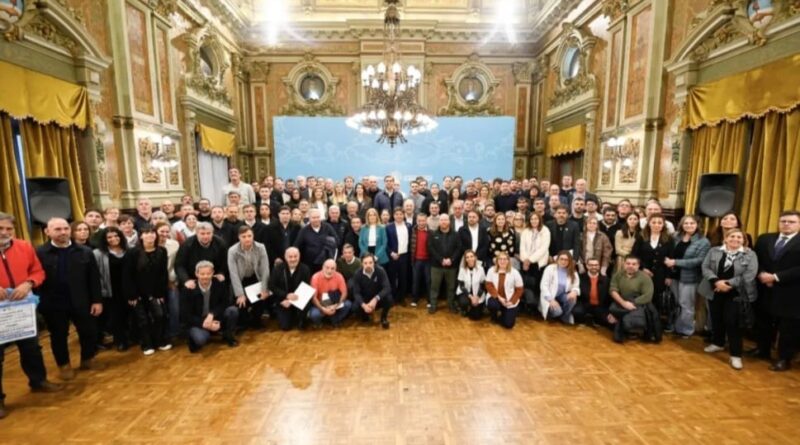Kicillof reunió a la mitad de los intendentes de la Provincia con la presencia del Foro de Intendentes Radicales